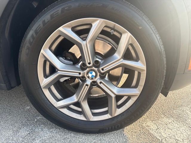 Used 2021 Black Sapphire Metallic BMW xDrive30i image 3