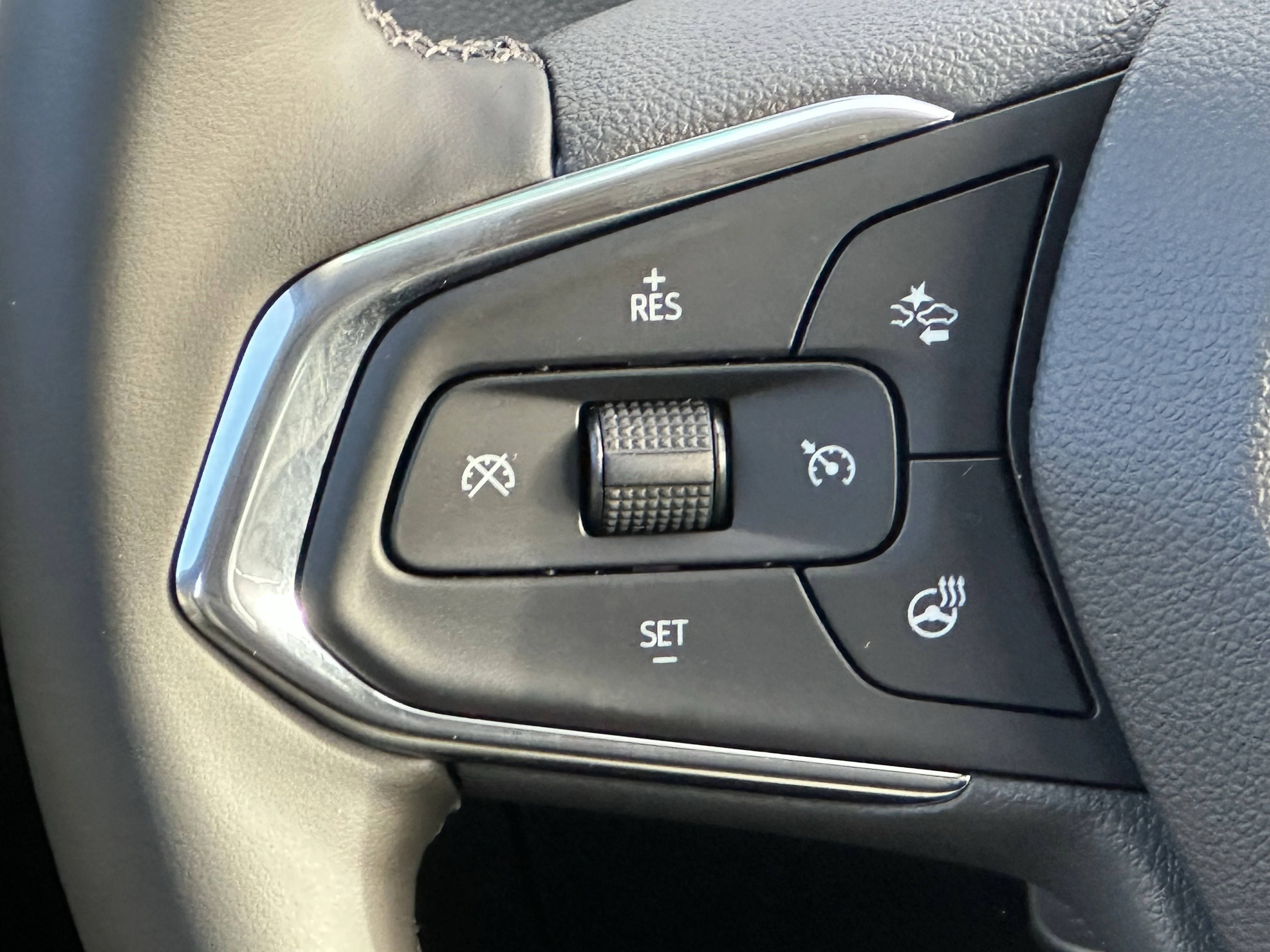 New 2026 Mosaic Black Metallic Chevrolet ACTIV image 15