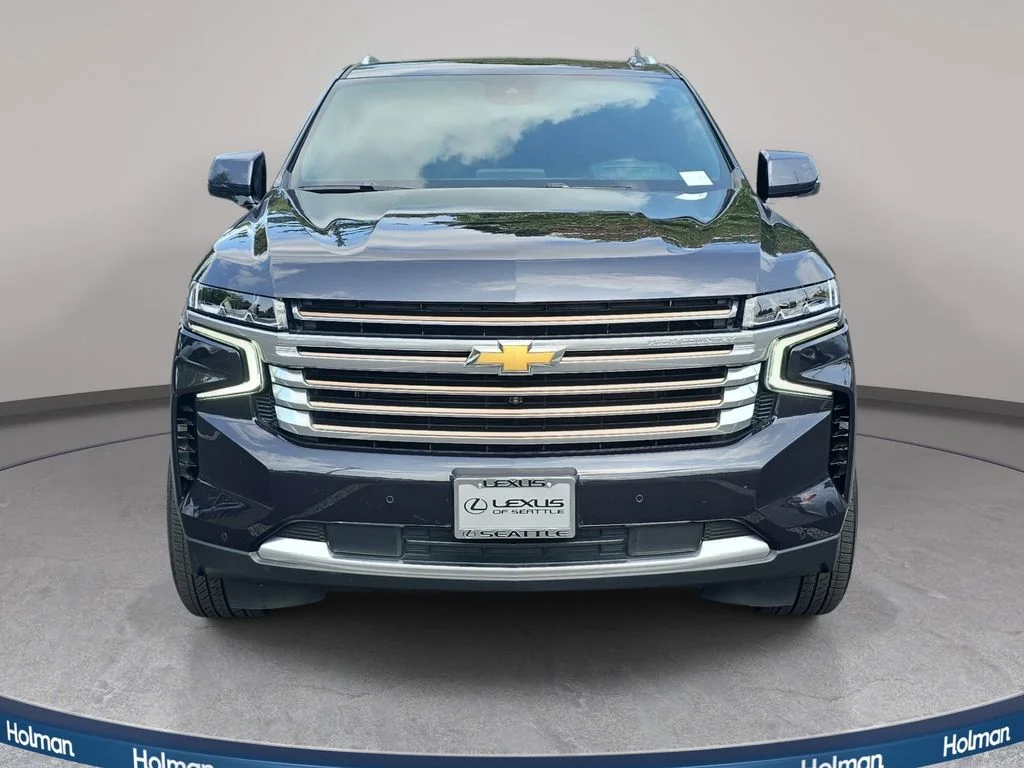 Used 2024 Gray Chevrolet High Country image 3