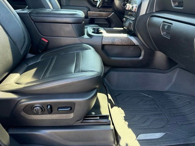 Used 2022 White Frost Tricoat GMC Denali image 17