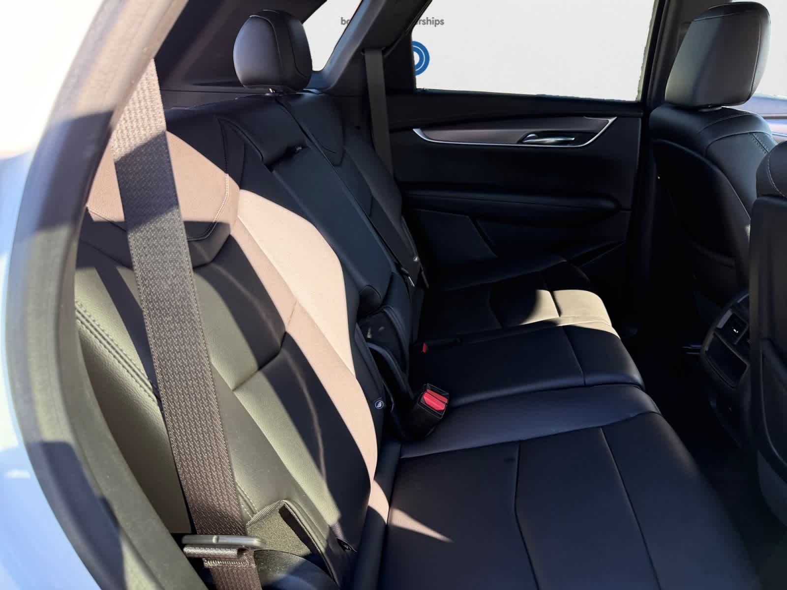 Used 2020 Crystal White Tricoat Cadillac Luxury FWD image 24