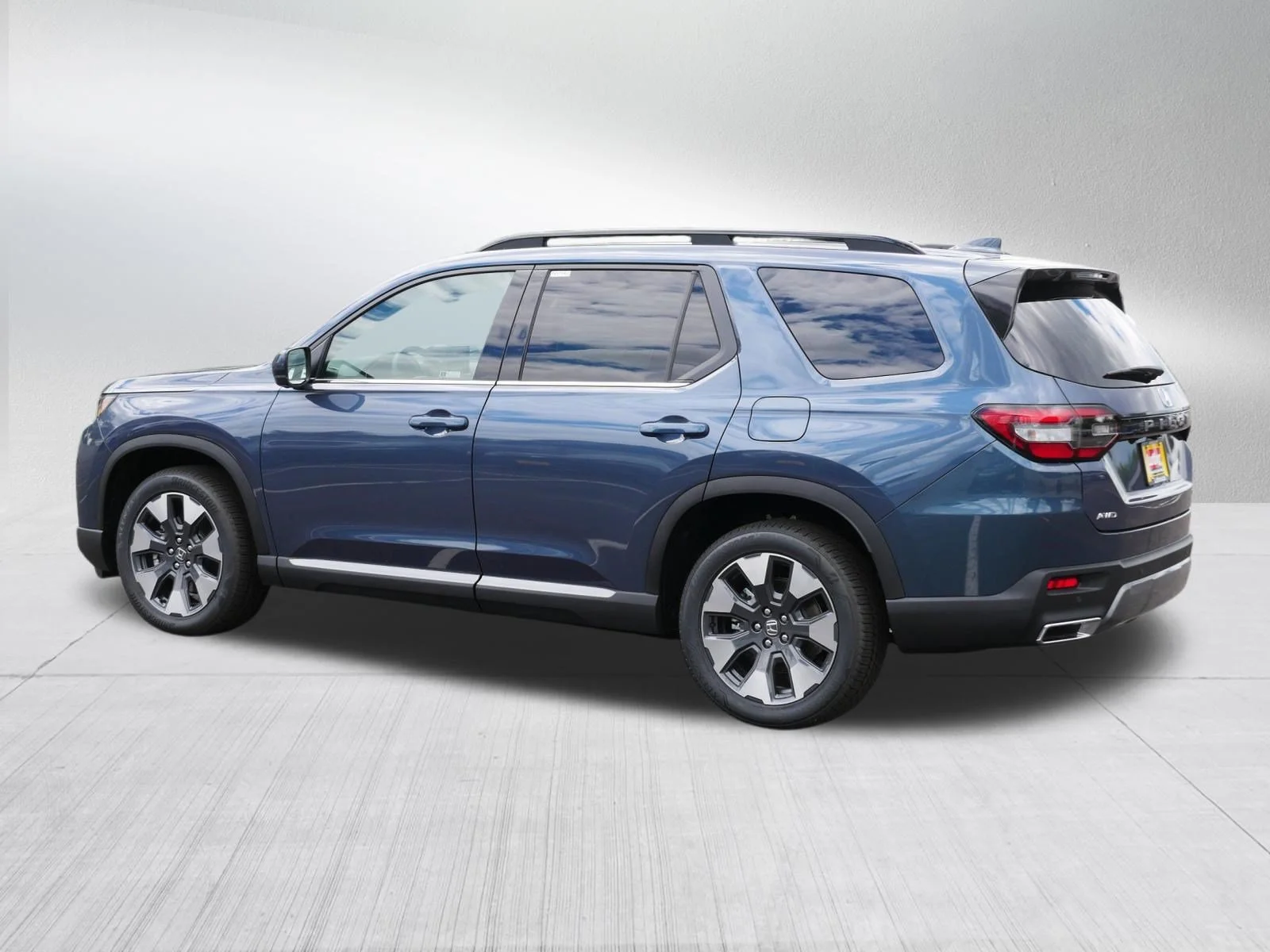 New 2026 Smoke Blue Pearl Honda Touring image 5