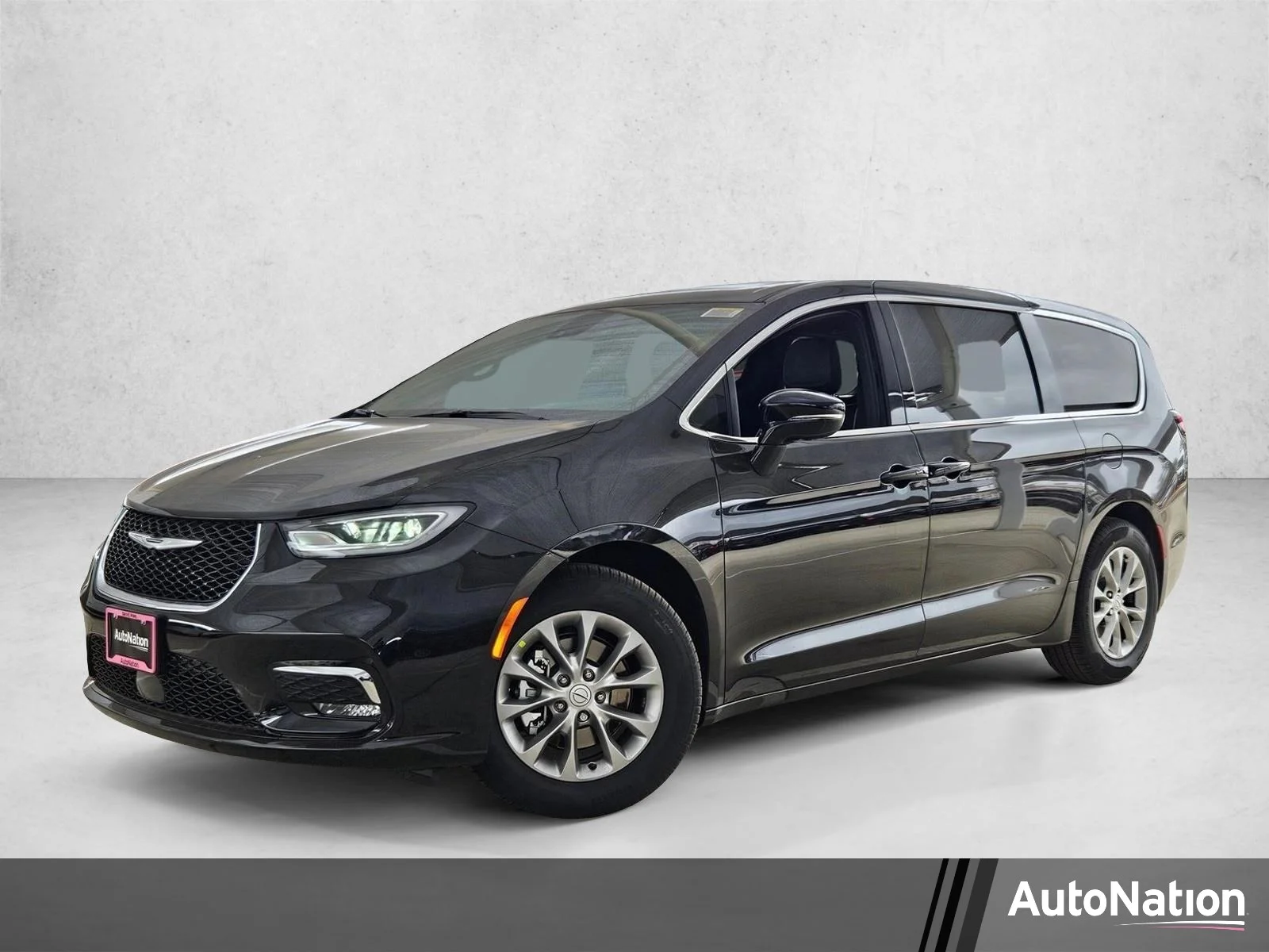 2026 Chrysler Pacifica Limited's photo
