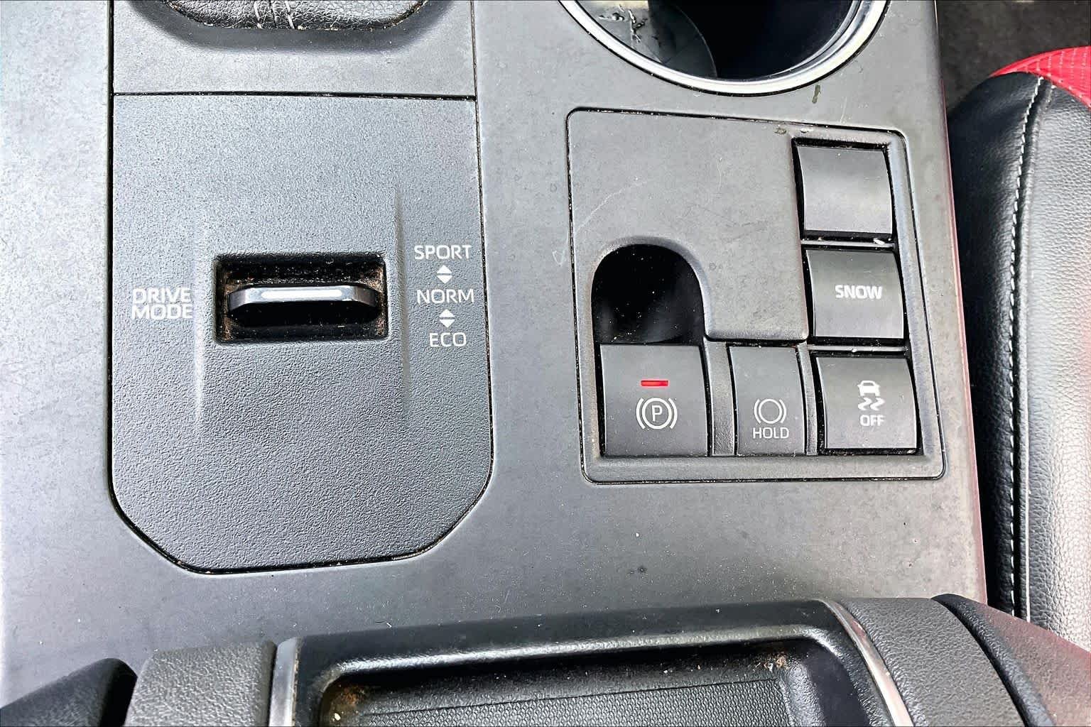 Used 2023 Wind Chill Pearl Toyota XSE image 33