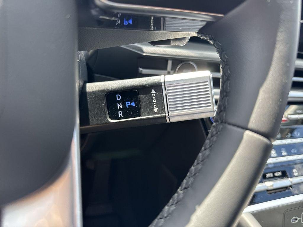 New 2027 Phantom Black Hyundai SE FWD image 21