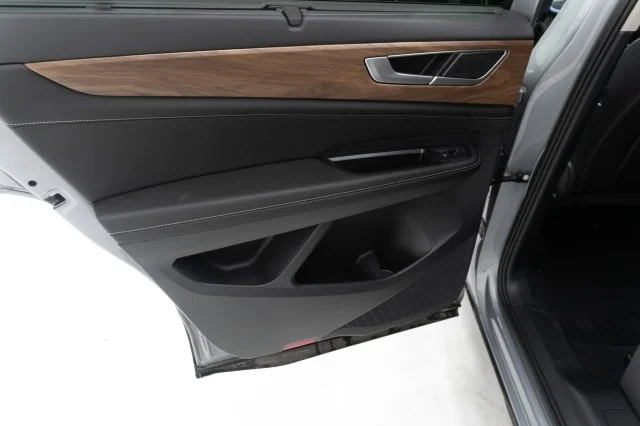 2026 Volkswagen Atlas SE w/Tech - Photo 23