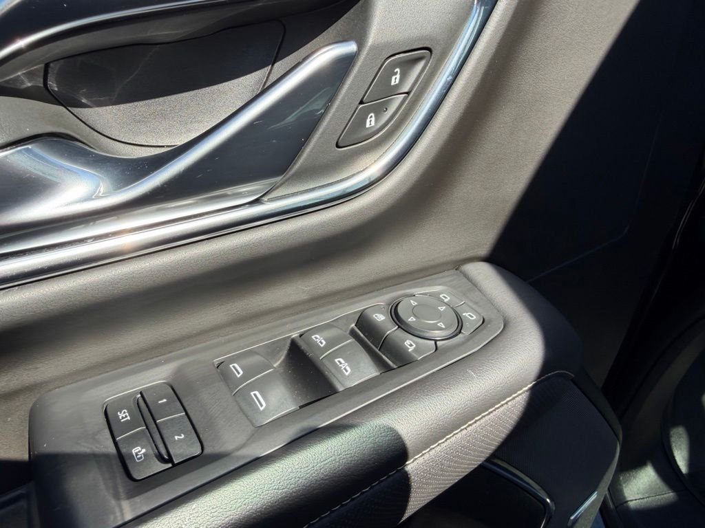 Used 2023  GMC SLT image 37