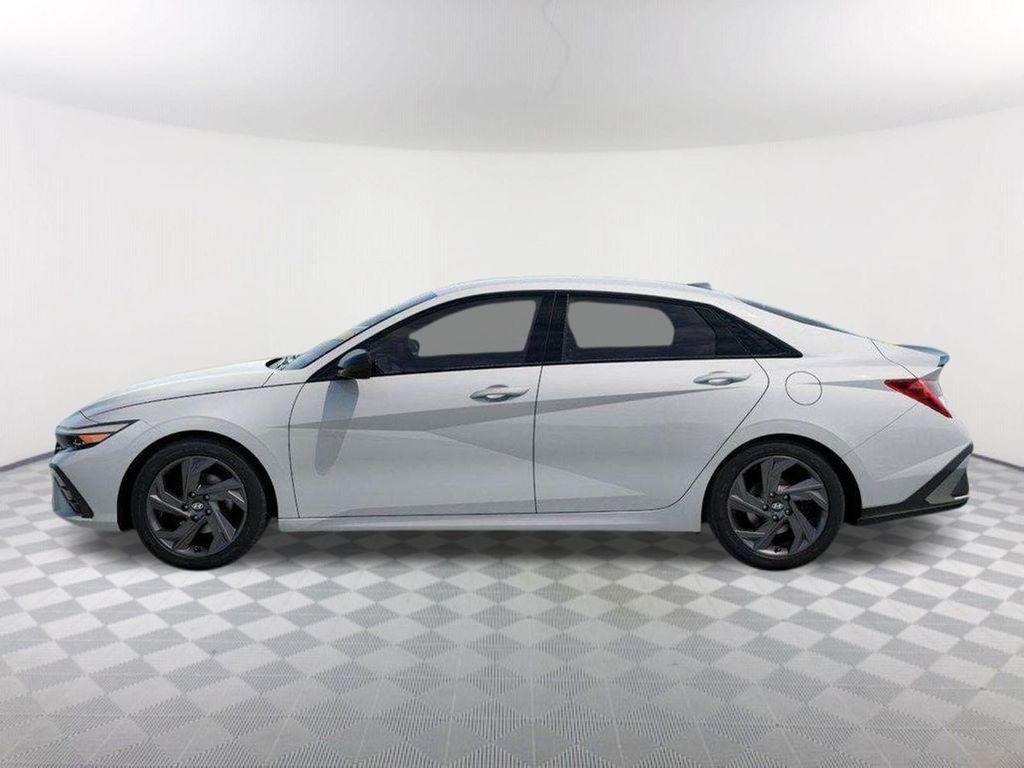 New 2026 White Hyundai SEL Sport Plus image 3