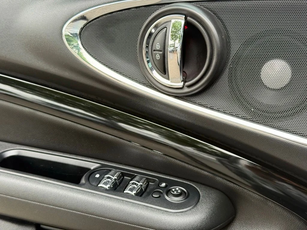 Used 2019  MINI  image 19