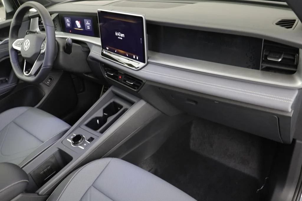 New 2026 Platinum Gray Volkswagen 2.0T SE R-Line Black image 20