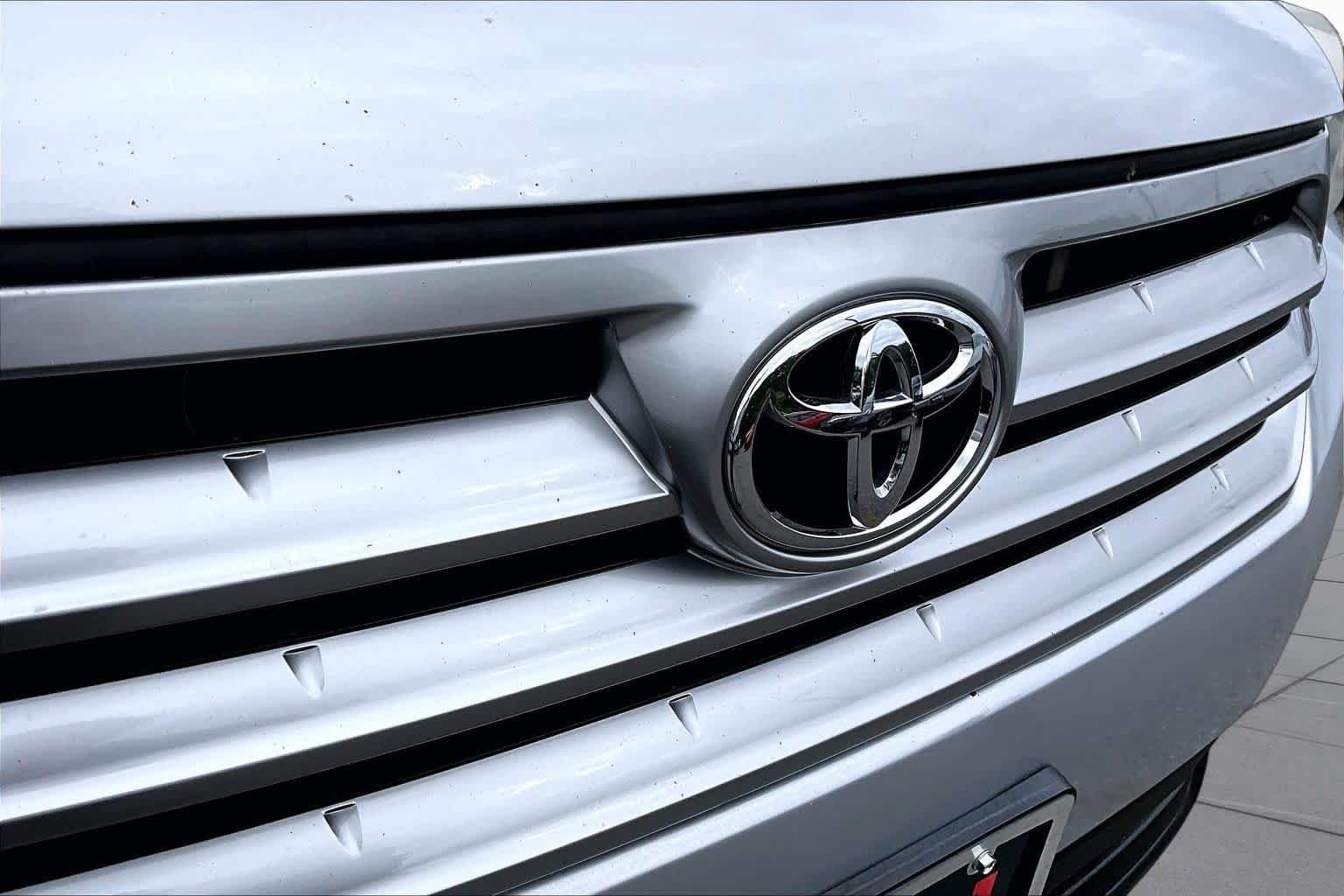 Used 2012 Classic Silver Metallic Toyota  image 28