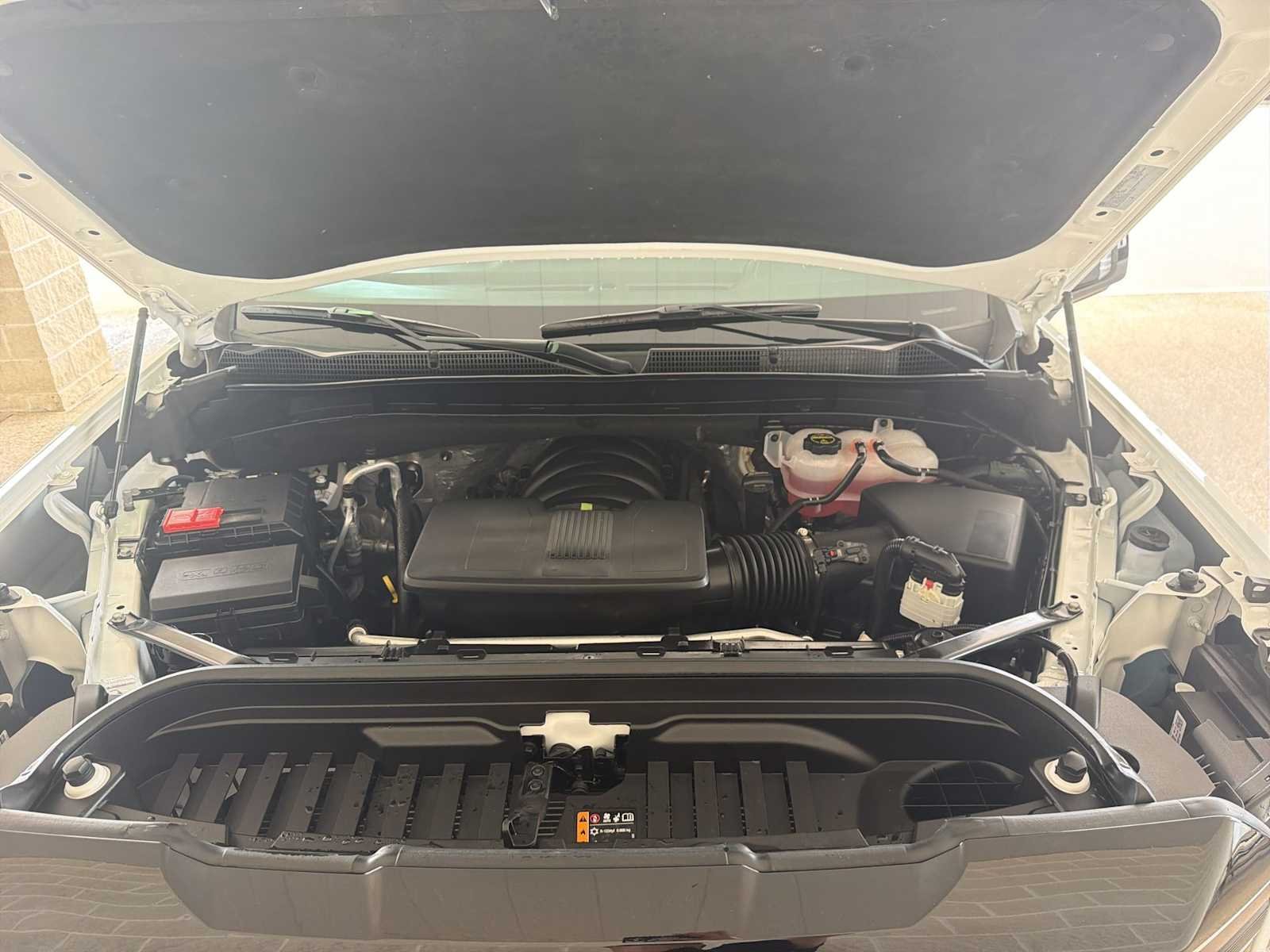 Used 2025 Summit White GMC AT4 image 30