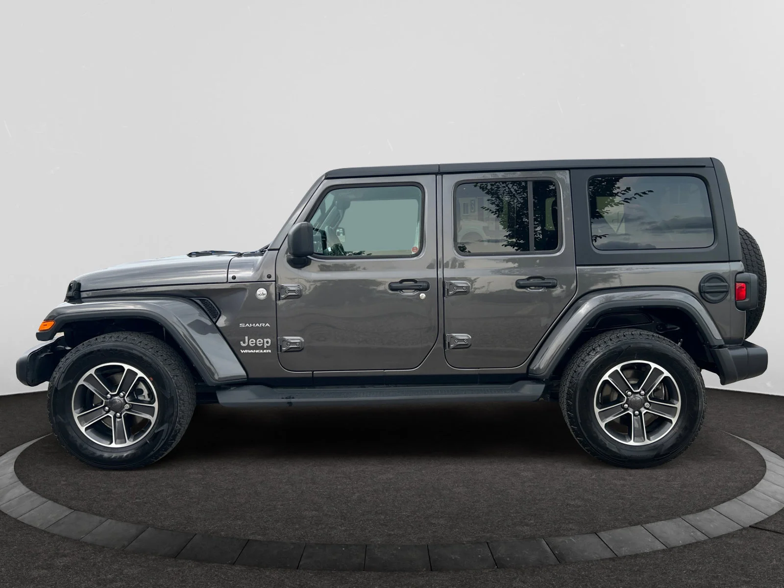 Used 2023 Granite Crystal Metallic Jeep SAHARA image 2