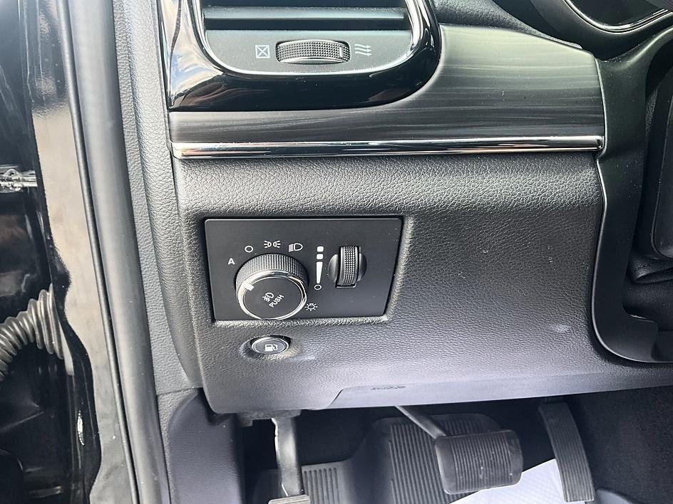 Used 2021 Black Jeep Limited image 17