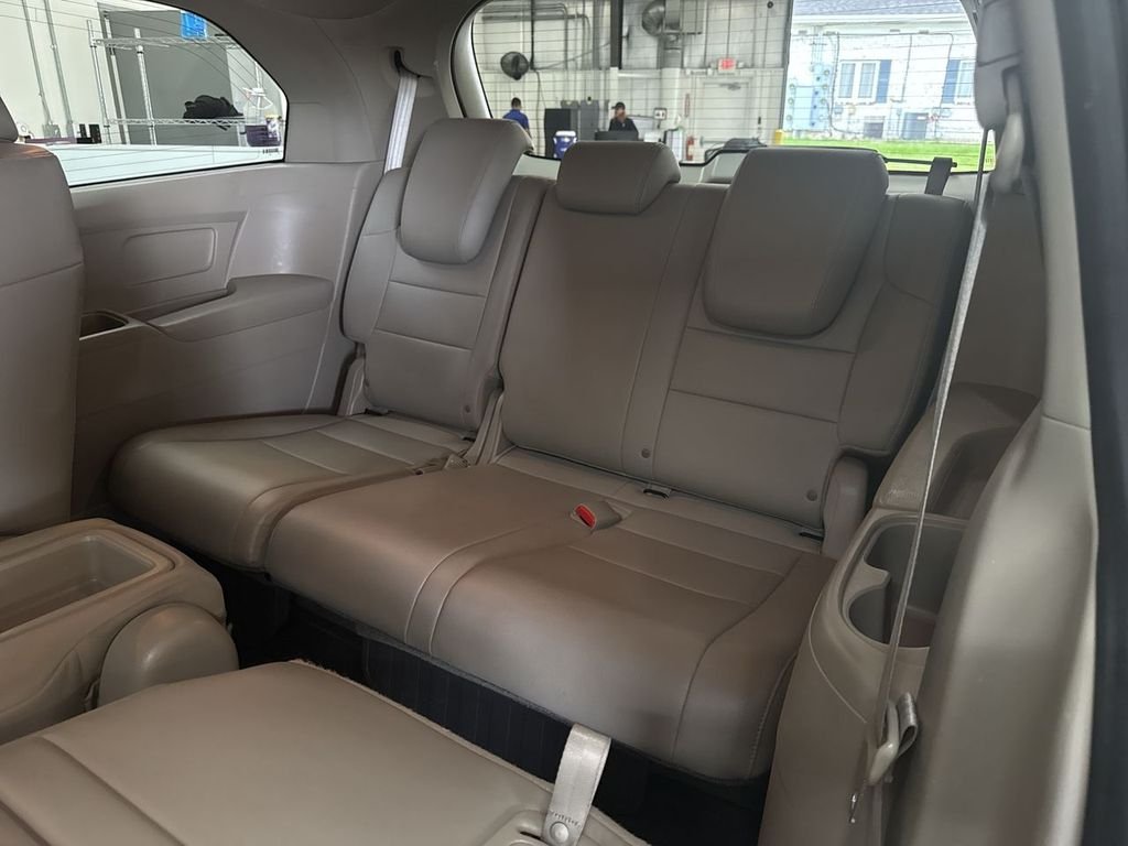 Used 2017 White Diamond Pearl Honda EX-L image 20