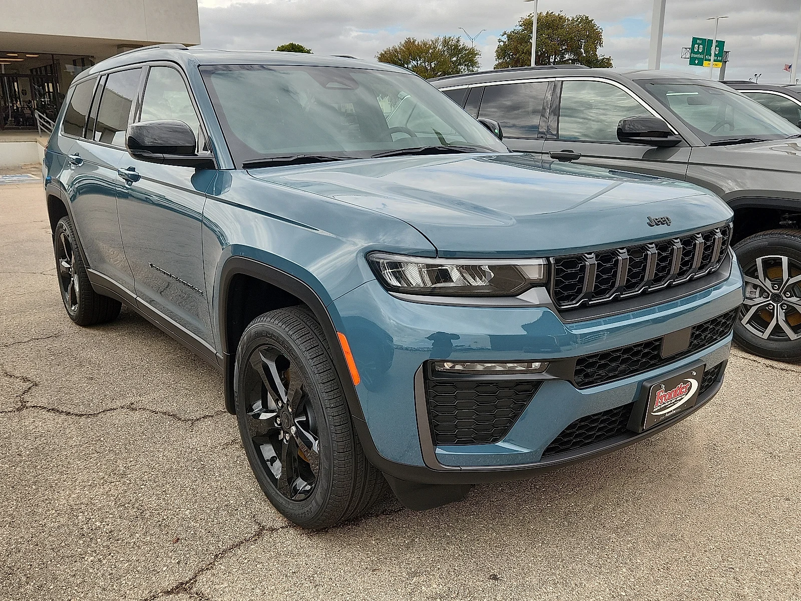 New 2027 Steel Blue Paint Jeep L LIMITED 4X4 image 4