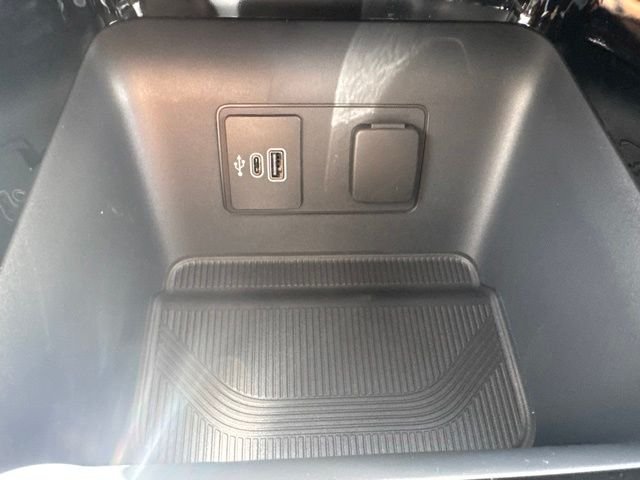 New 2026 Star White Metallic Tri-Coat Ford Platinum™ image 27