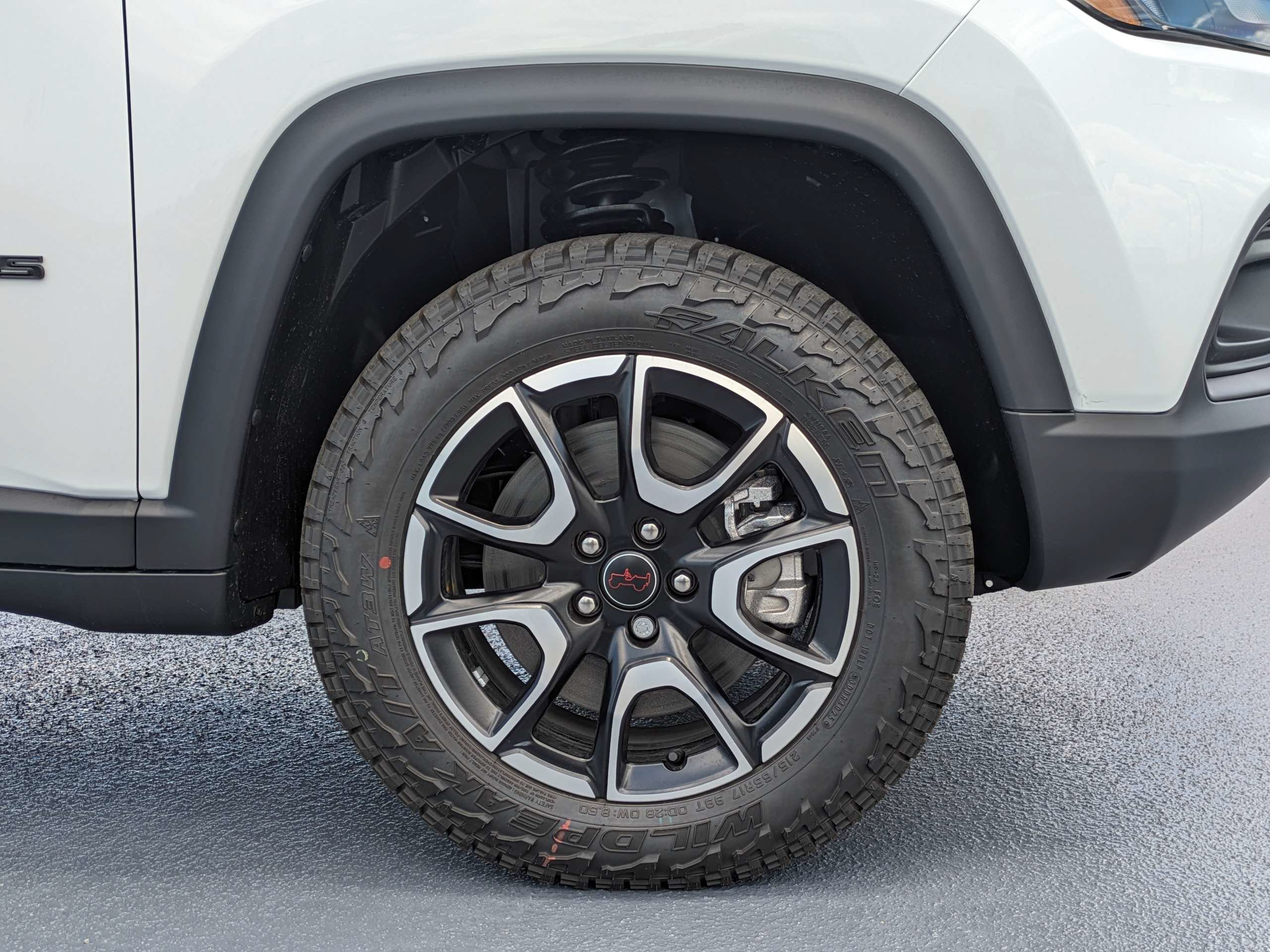 New 2026 Bright White Clear-Coat Exterior Paint Jeep Trailhawk image 10