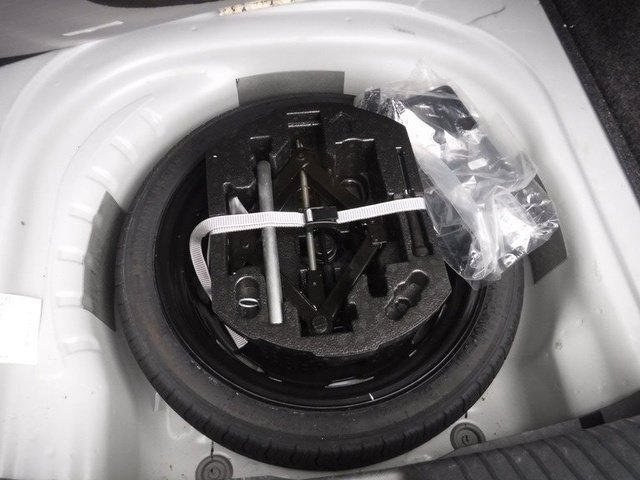 Used 2020 White Volkswagen R-Line image 33