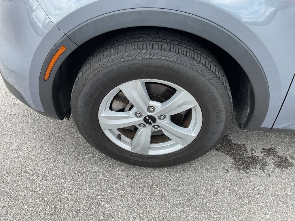 Certified Used 2023 Everlasting Silver Kia LX image 5