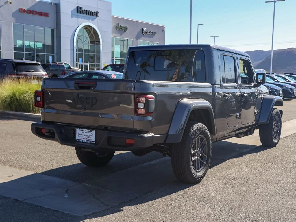 New 2026 Granite Crystal Metallic Clearcoat Jeep Sport S image 3