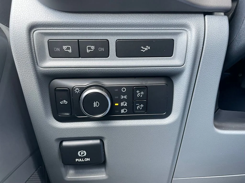 Used 2024 Silver Metallic Ford XLT image 41