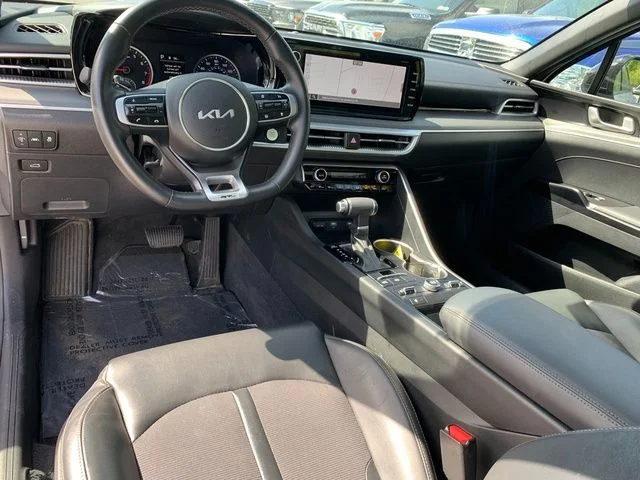 Used 2024 White Kia GT-Line image 18