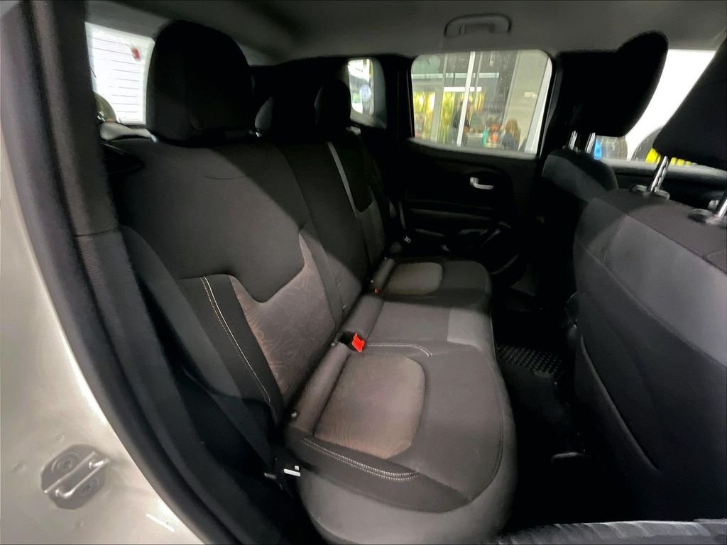 Used 2023 Alpine White Clearcoat Jeep Latitude image 16