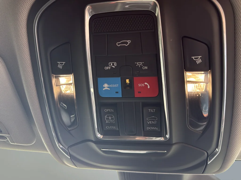 Used 2022 Black Jeep Laredo image 33