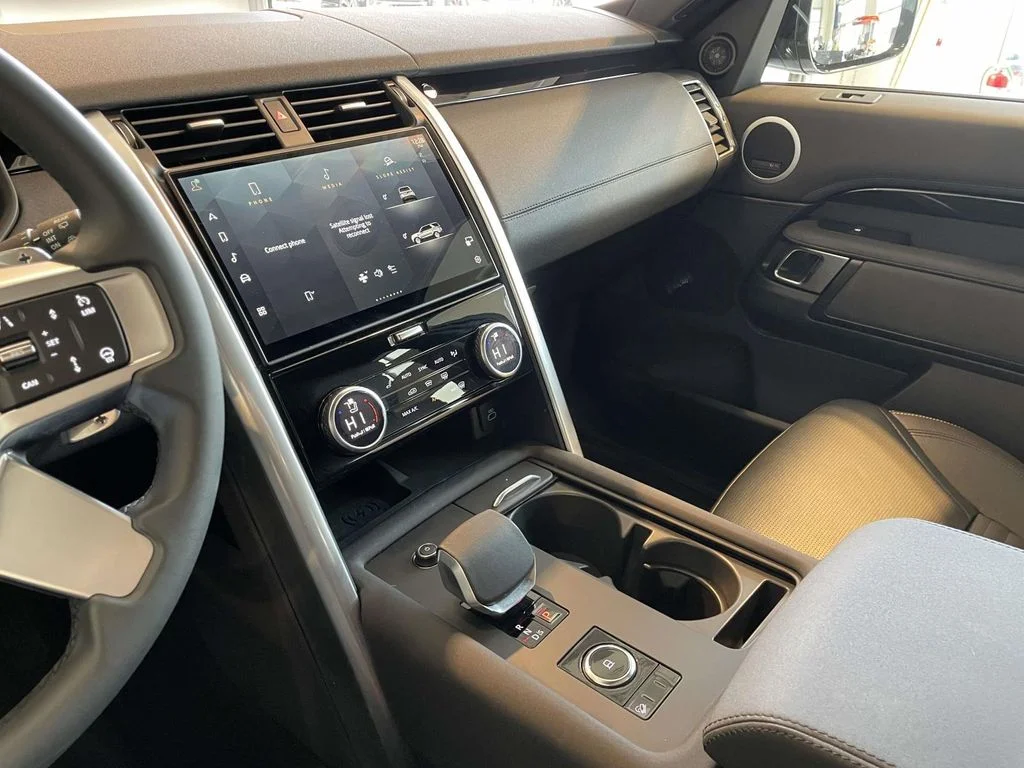 Used 2025 Fuji White Land Rover S image 34