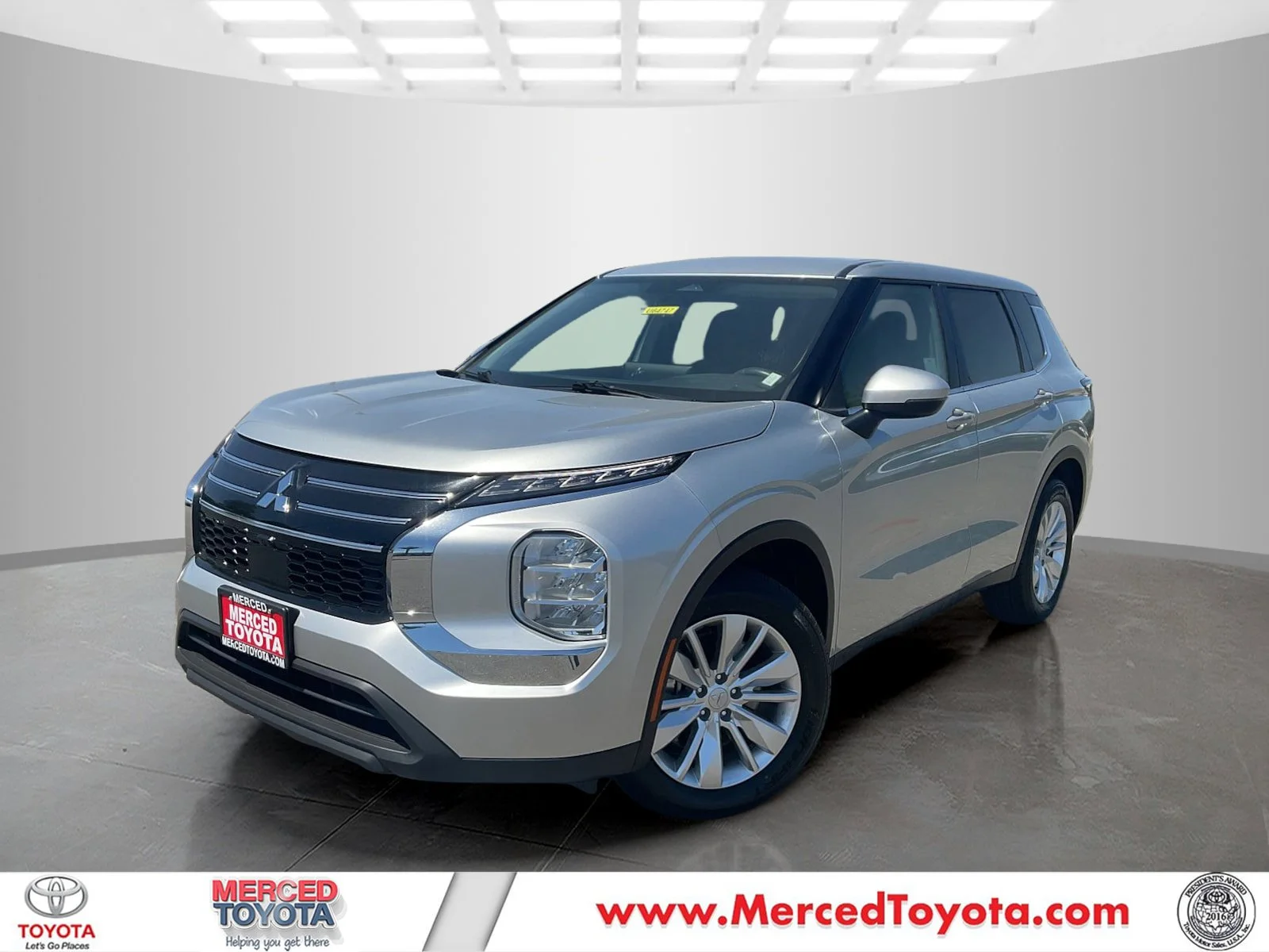 2025 Mitsubishi Outlander ES 2WD's photo