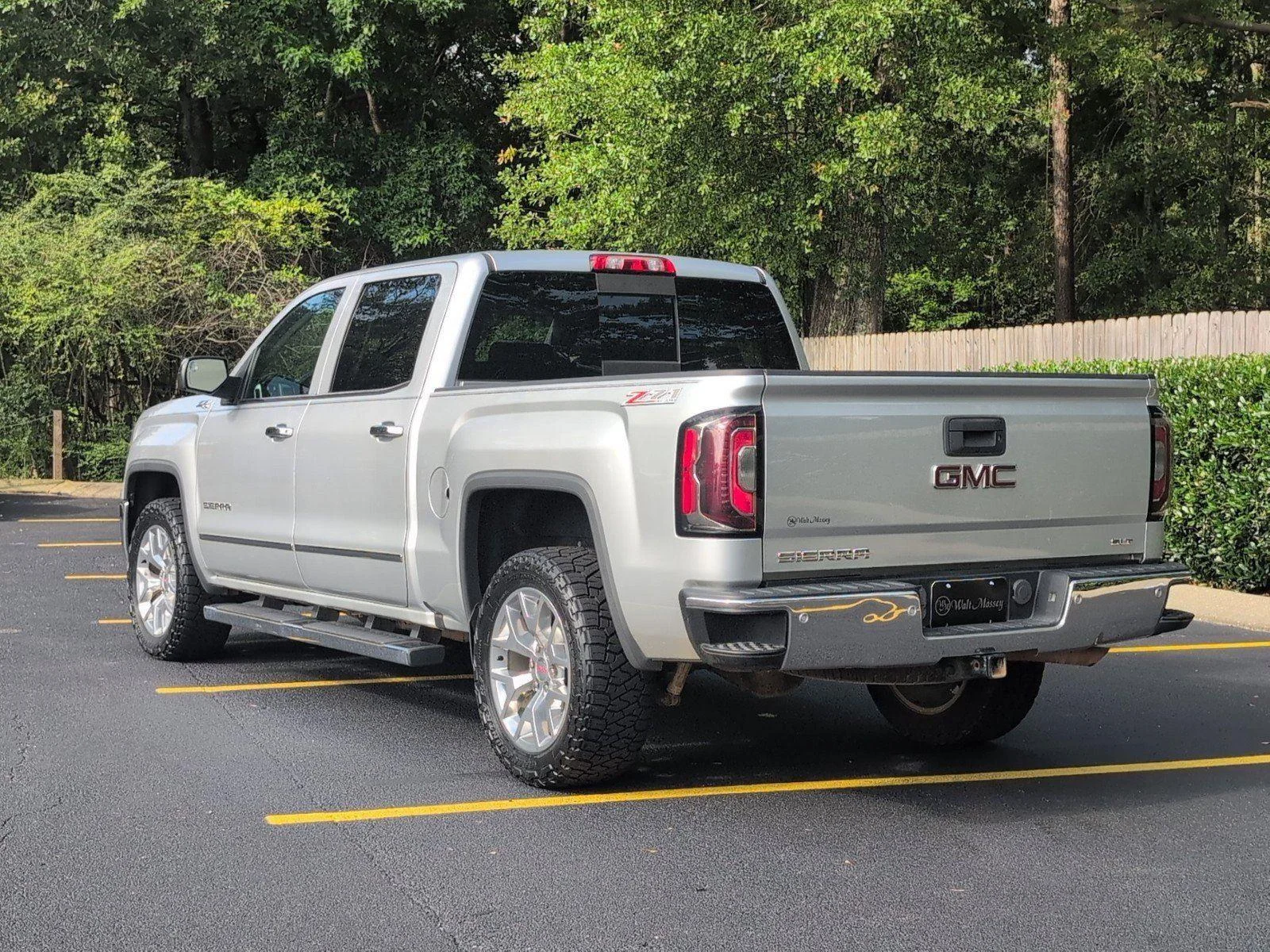 Used 2018 Quicksilver Metallic GMC SLT image 3