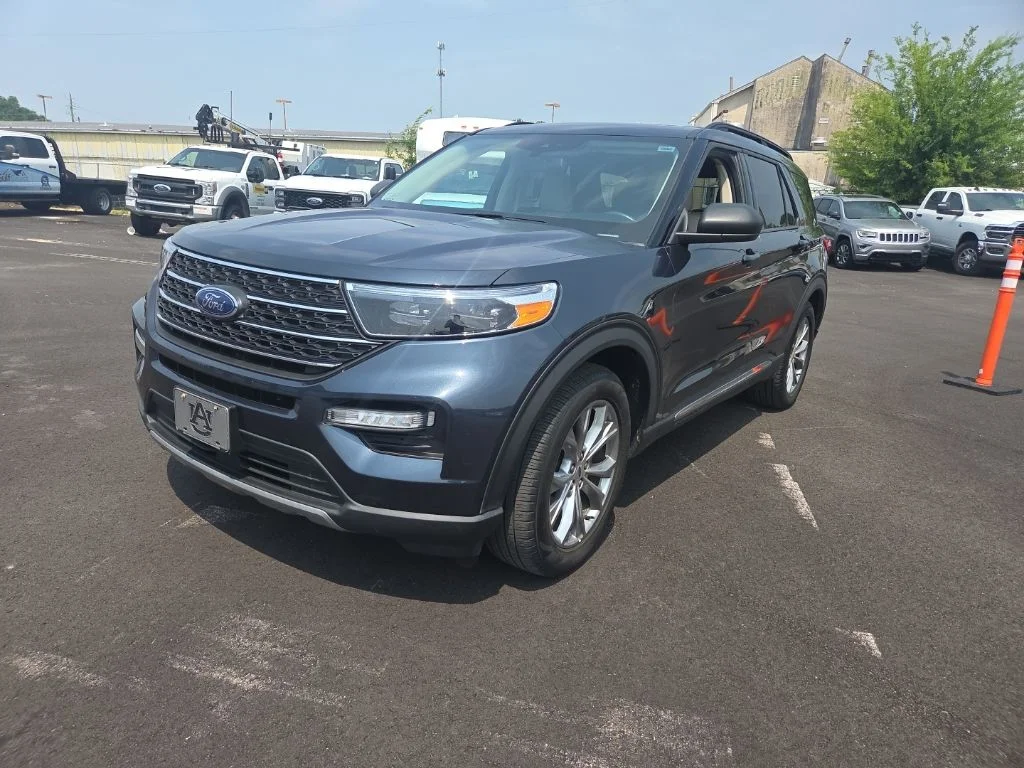 Certified Used 2022 Blue Ford XLT image 3
