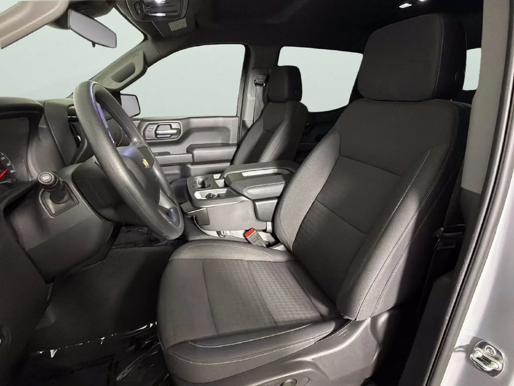 Used 2025 Slate Gray Metallic Chevrolet Custom image 18