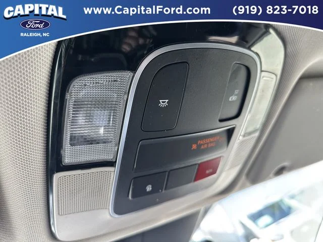 Used 2023 White Hyundai SEL image 32