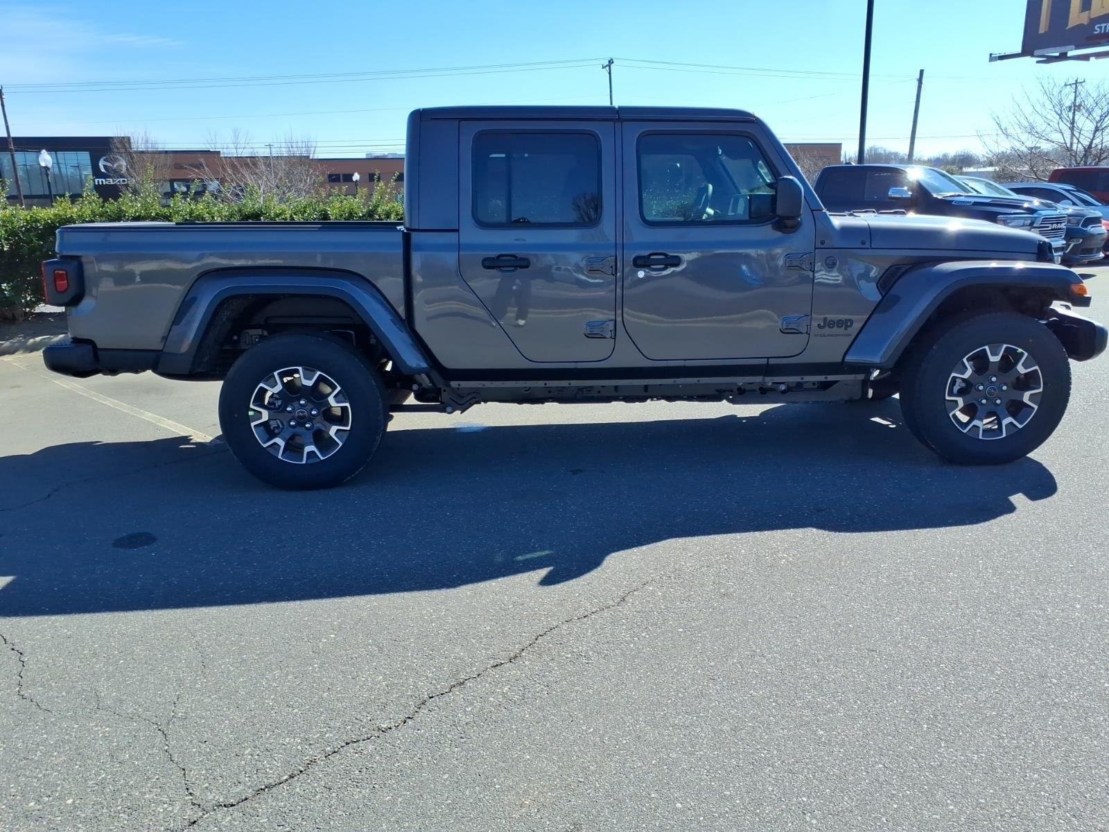 New 2026 Granite Crystal Metallic Clear-Coat Exterior Paint Jeep Sahara image 12