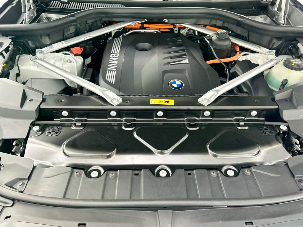 New 2026 Alpine White BMW xDrive50e image 28