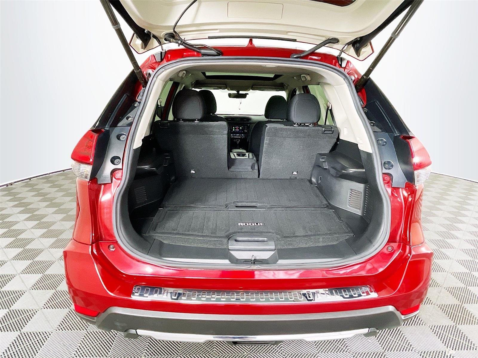 Used 2018 Scarlet Ember Nissan SV image 7