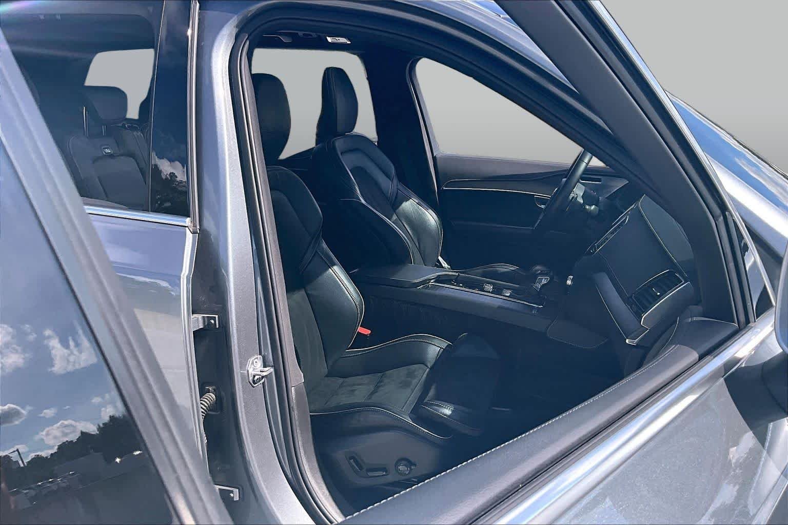Used 2019 Osmium Grey Metallic Volvo R-Design image 9