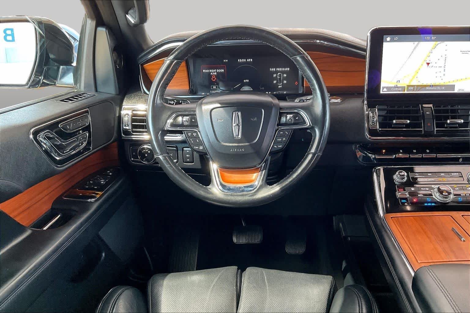Used 2019 Infinite Black Metallic Lincoln Select image 5