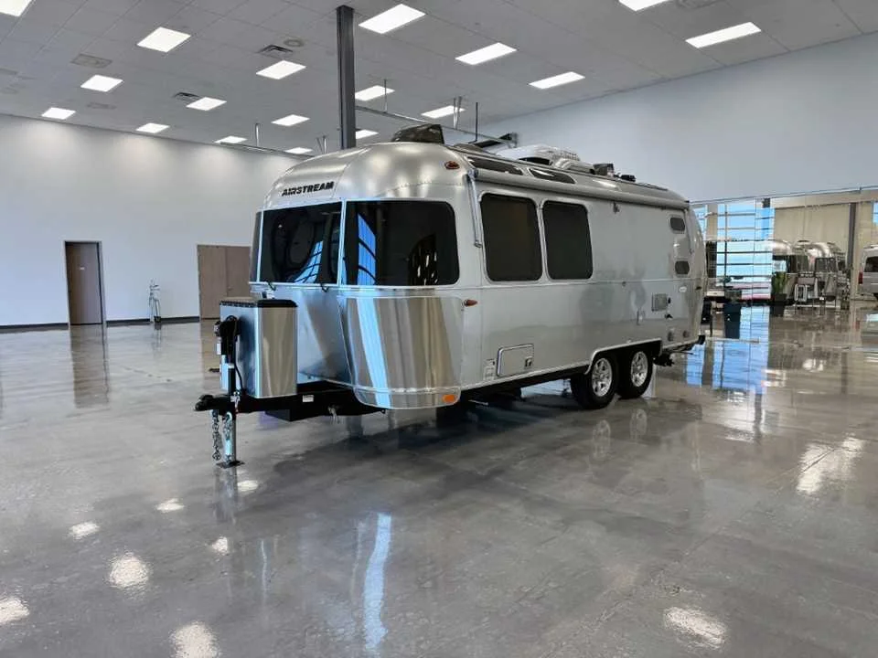 Used 2022 SILVER AIRSTREAM  image 4