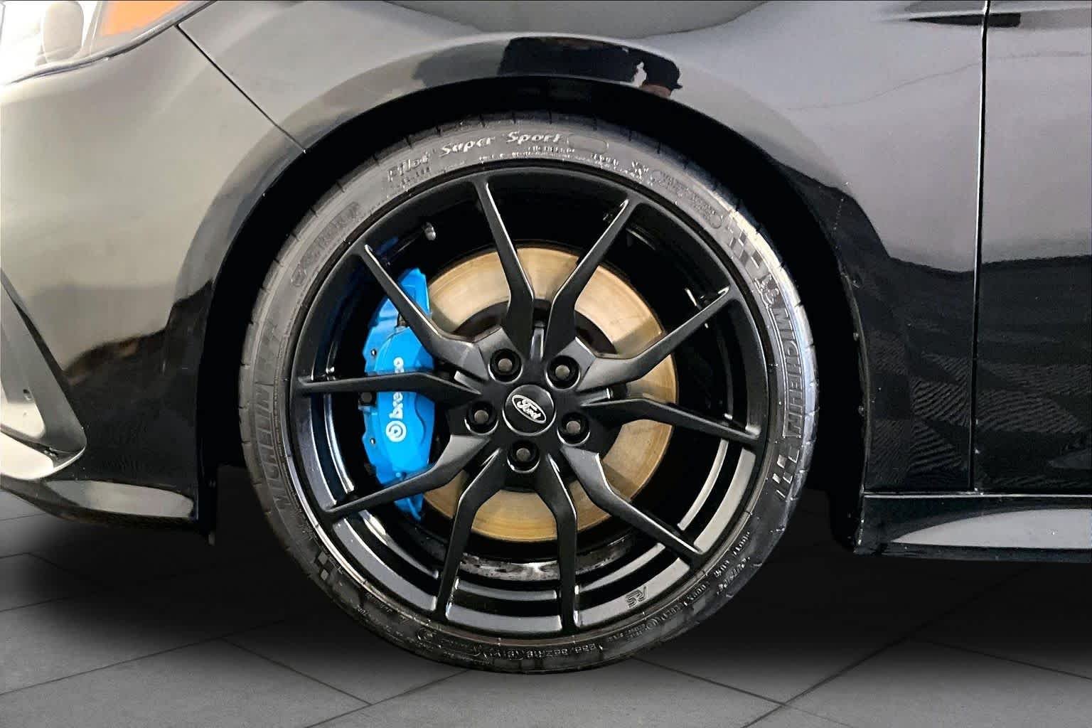 Used 2017 Shadow Black Ford RS image 11