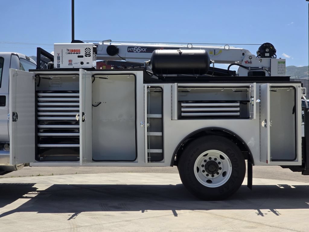 New 2025 Oxford White Ford Base image 17