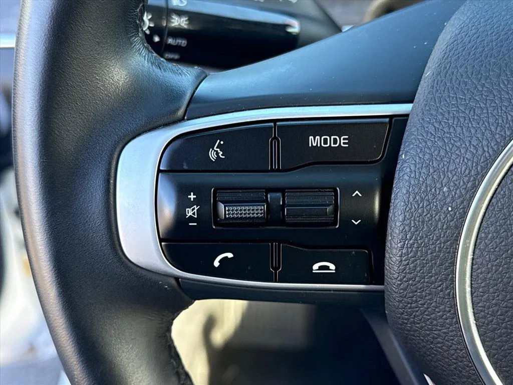 Certified Used 2024 Glacial White Pearl Kia EX image 18
