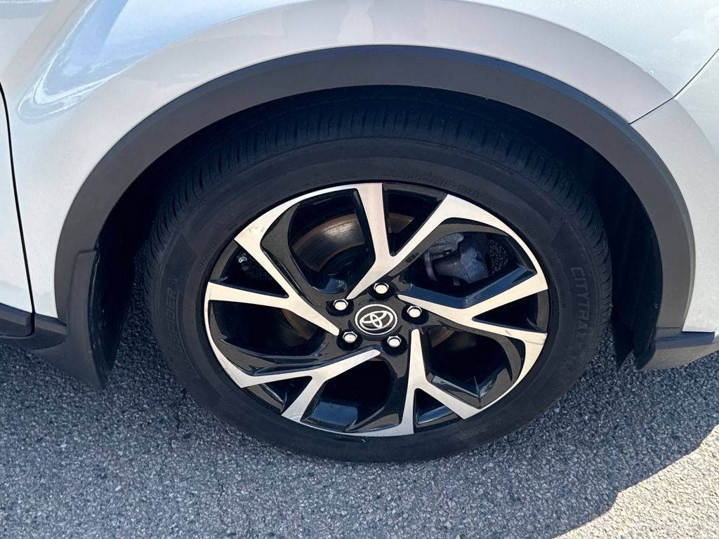 Certified Used 2020 White Toyota XLE image 40