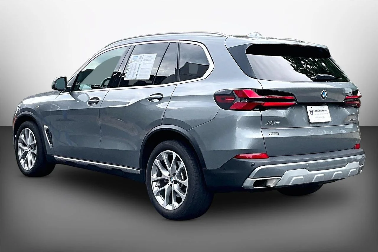 Certified Used 2024 Gray BMW xDrive40i image 6