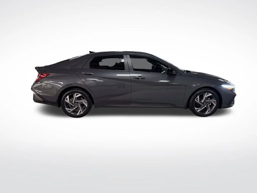 Used 2025 Gray Hyundai SEL Sport image 7