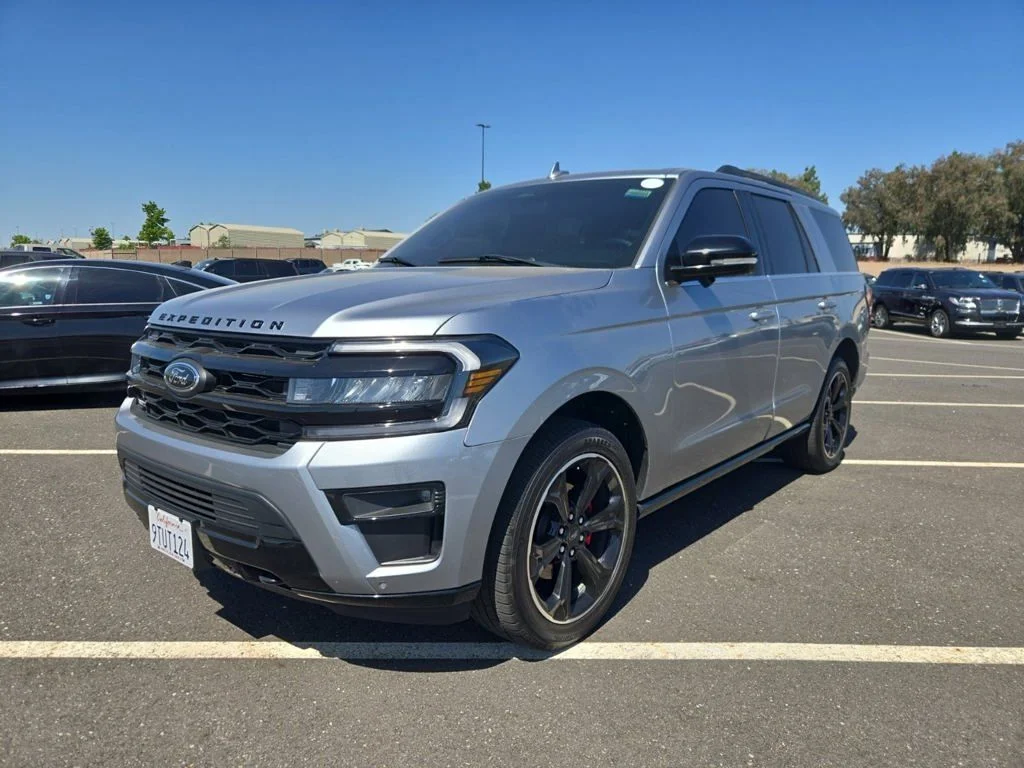 Used 2023 Silver Ford Limited image 5