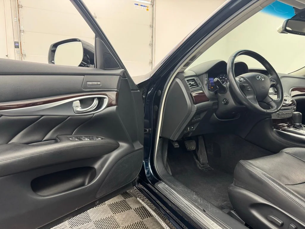 Used 2017 Hermosa Blue INFINITI 3.7X image 16
