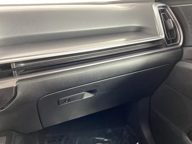 Used 2025 White Kia S image 30